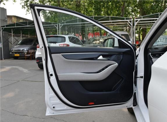 江淮iC5 2020款 豪华尊贵版 车厢座椅   前门板