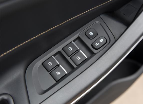 嘉悦X4 2020款 1.5T 手动超越型 车厢座椅   门窗控制