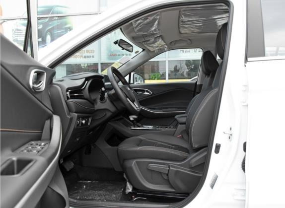 嘉悦X4 2020款 1.5T CVT超越型 车厢座椅   前排空间