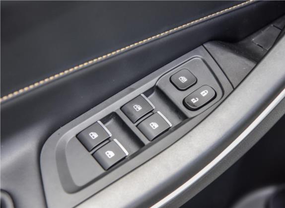 嘉悦X4 2020款 1.5T CVT梦想型 车厢座椅   门窗控制