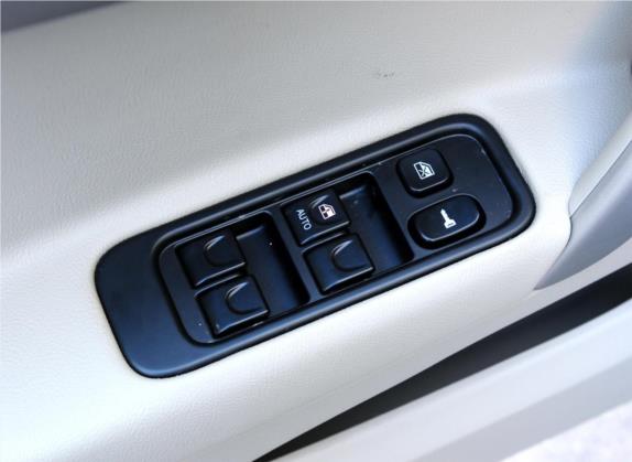 和悦 2010款 1.5L 手动尊逸型VVT 车厢座椅   门窗控制