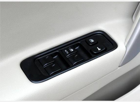 和悦 2011款 1.5L 手动豪华型 车厢座椅   门窗控制
