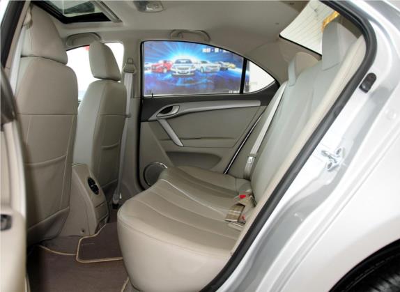 和悦 2012款 1.5L 手动尊逸型 车厢座椅   后排空间