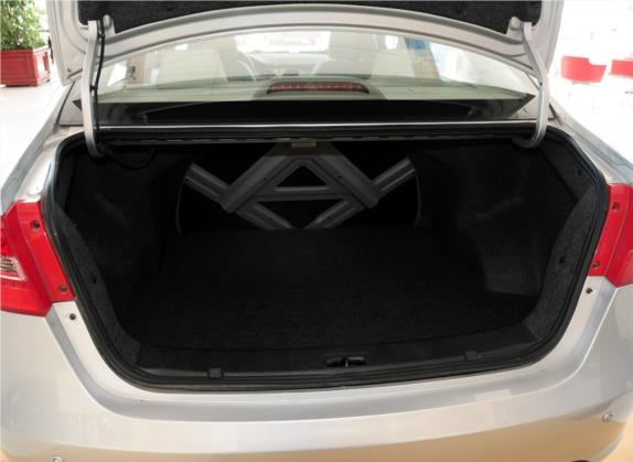 和悦 2012款 1.5L 手动尊逸型 车厢座椅   后备厢