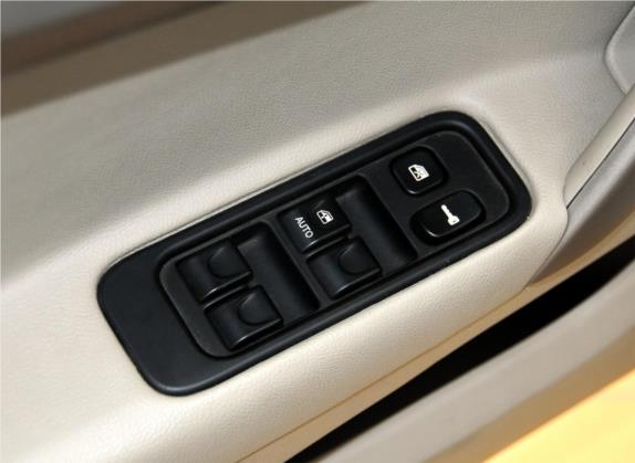 和悦 2012款 1.5L 手动尊逸型 车厢座椅   门窗控制