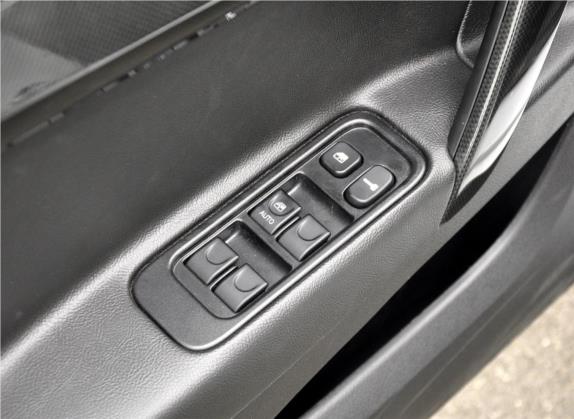 和悦 2012款 1.5L 手动尊逸运动型 车厢座椅   门窗控制