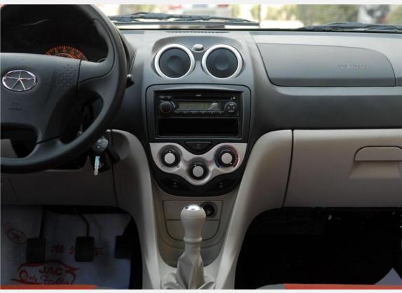 同悦RS 2009款 RS 1.3L 手动舒适型 中控类   中控台