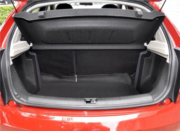 同悦RS 2012款 Cross 1.3L 手动尚动豪华型 车厢座椅   后备厢