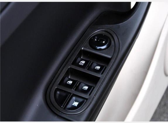 同悦 2009款 1.3L AMT豪华型 车厢座椅   门窗控制