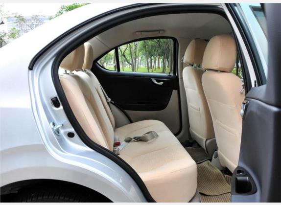 同悦 2010款 1.3L 手动豪华型 车厢座椅   后排空间