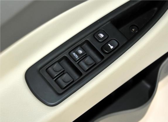 瑞风M2 2011款 1.8L MT尊逸型5座 车厢座椅   门窗控制