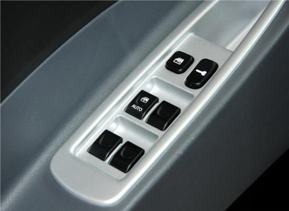 瑞风M2 2012款 1.5L MT豪华运动型5座 车厢座椅   门窗控制
