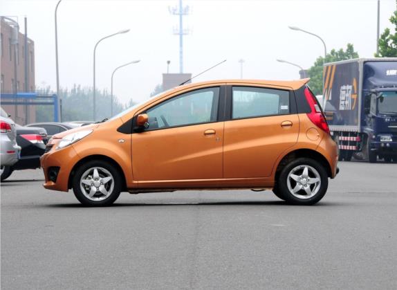 悦悦 2013款 1.0L 豪华型 外观   正侧