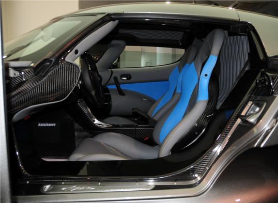 Agera 2011款 5.0T R 车厢座椅   前排空间