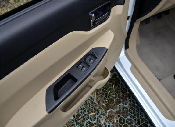 开瑞K50 2015款 1.5L 手动豪华型 车厢座椅   门窗控制