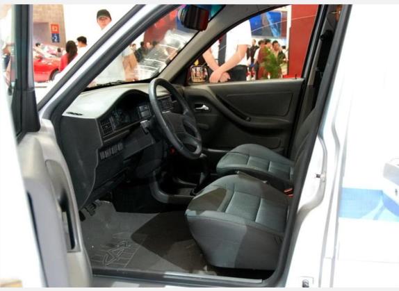 优翼 2007款 1.6L 舒适型 车厢座椅   前排空间