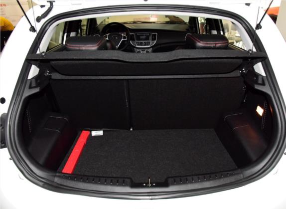 凯翼C3R 2016款 1.5L 自动虹钻版 车厢座椅   后备厢