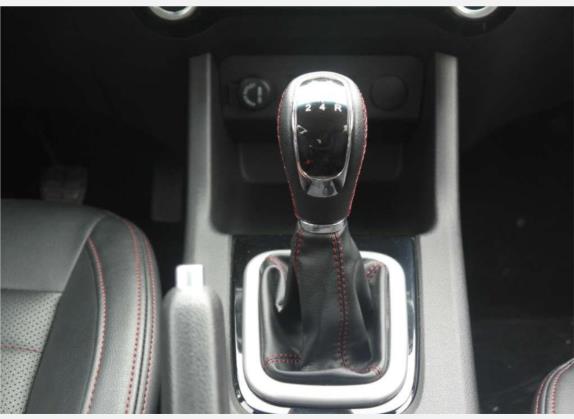 凯翼V3 2016款 1.5L 手动智联II舒适版 中控类   挡把
