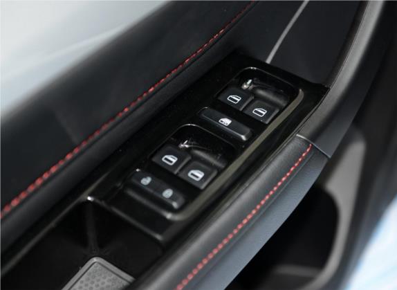 凯翼X3 2016款 1.6L 手动智联II版 车厢座椅   门窗控制