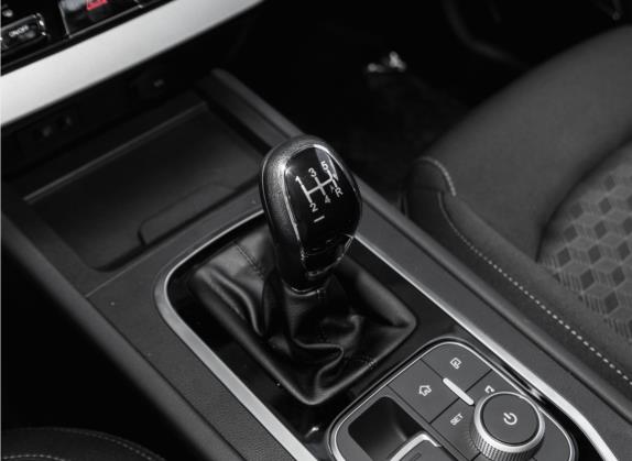 炫界 2021款 1.5L 手动惠享版 中控类   挡把