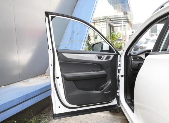 炫界 2023款 1.5L CVT优享版 车厢座椅   前门板