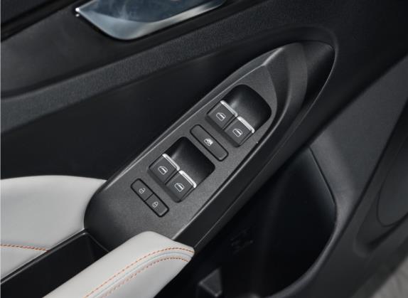 轩度 2021款 1.5T CVT扎起版 车厢座椅   门窗控制