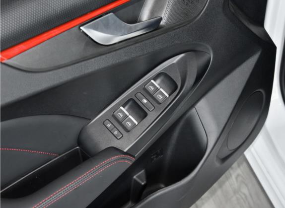 轩度 2021款 1.5T CVT雄起版 车厢座椅   门窗控制
