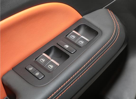 炫界Pro 2021款 1.5L 手动劲酷版 车厢座椅   门窗控制