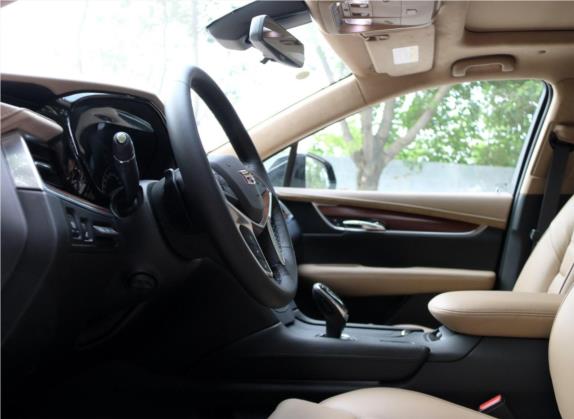 凯迪拉克XT5 2017款 周年庆版 28T 四驱铂金版 车厢座椅   前排空间