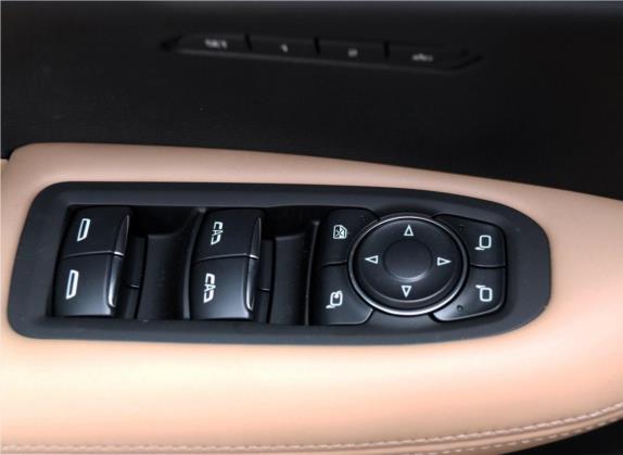 凯迪拉克XT5 2017款 周年庆版 28T 四驱铂金版 车厢座椅   门窗控制