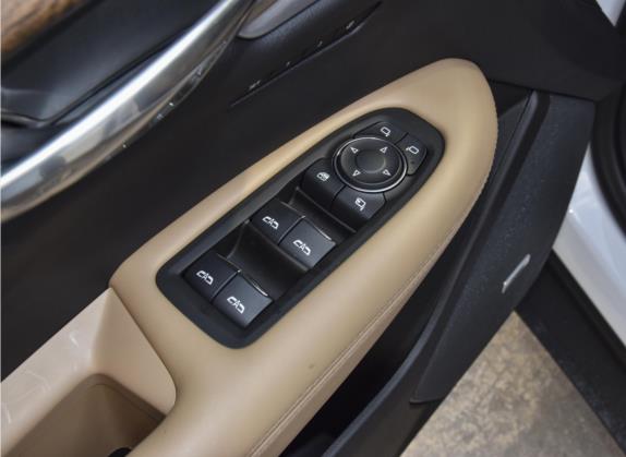 凯迪拉克XT5 2022款 2.0T 四驱铂金型 车厢座椅   门窗控制