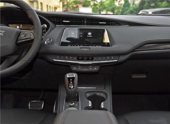 凯迪拉克XT4 2018款 28T 四驱领先运动型 中控类   中控台
