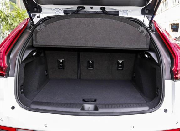 凯迪拉克XT4 2020款 改款 28T 两驱技术型 车厢座椅   后备厢