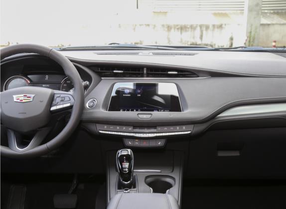 凯迪拉克XT4 2020款 改款 28T 两驱豪华型 中控类   中控台