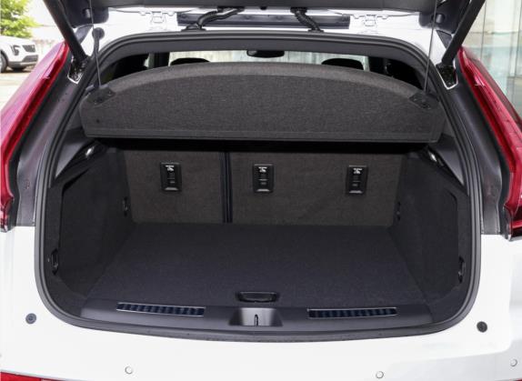 凯迪拉克XT4 2020款 改款 28T 两驱豪华型 车厢座椅   后备厢