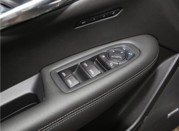 凯迪拉克XT6 2022款 2.0T 七座四驱豪华型标准版 车厢座椅   门窗控制