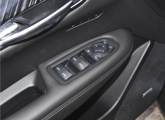 凯迪拉克XT6 2022款 2.0T 六座四驱豪华120周年限量版 车厢座椅   门窗控制