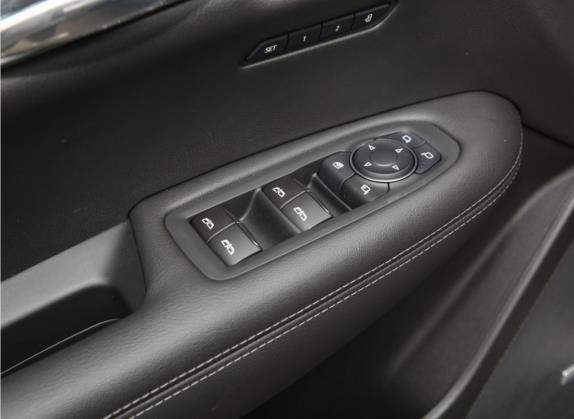 凯迪拉克XT6 2022款 2.0T 六座四驱尊贵120周年限量版 车厢座椅   门窗控制