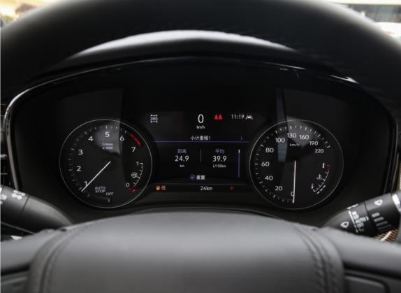 凯迪拉克XT6 2022款 2.0T 六座四驱铂金120周年限量版 中控类   仪表盘
