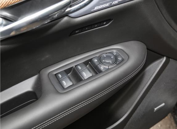 凯迪拉克XT6 2022款 2.0T 六座四驱铂金120周年限量版 车厢座椅   门窗控制