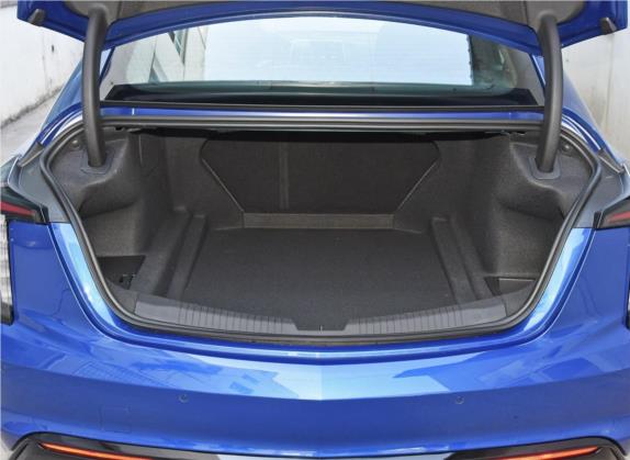 凯迪拉克CT5 2020款 28T 铂金运动版 车厢座椅   后备厢