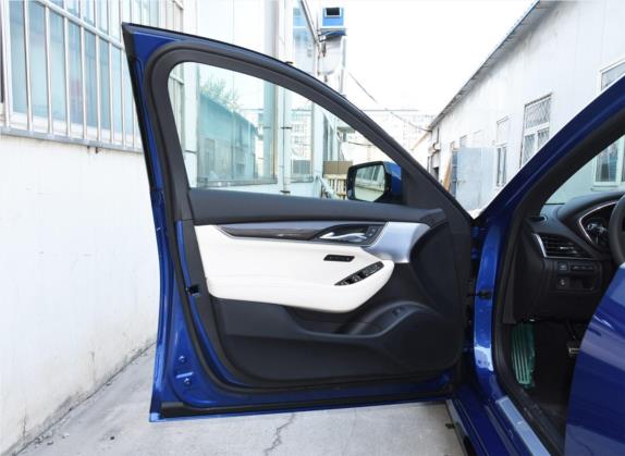 凯迪拉克CT5 2020款 28T 铂金运动版 车厢座椅   前门板