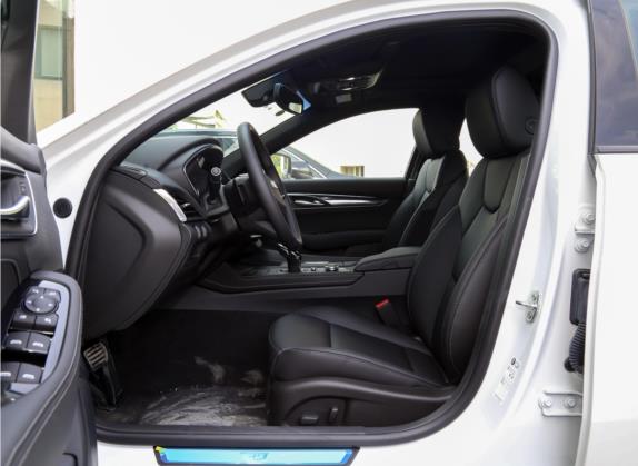 凯迪拉克CT5 2020款 改款 28T 时尚运动型 车厢座椅   前排空间