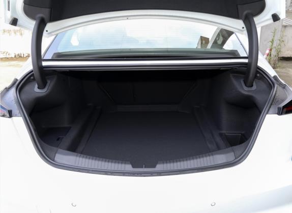 凯迪拉克CT5 2020款 改款 28T 时尚运动型 车厢座椅   后备厢