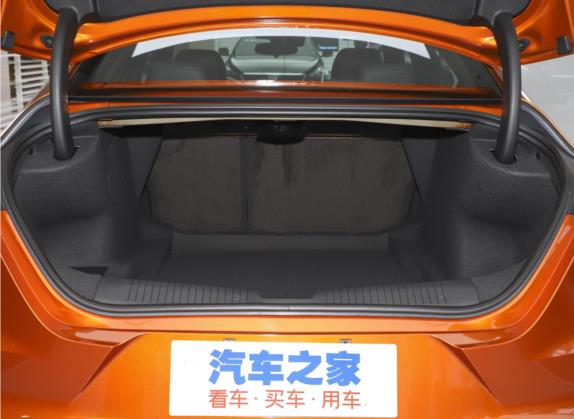 凯迪拉克CT4 2023款 25T 豪华型 车厢座椅   后备厢
