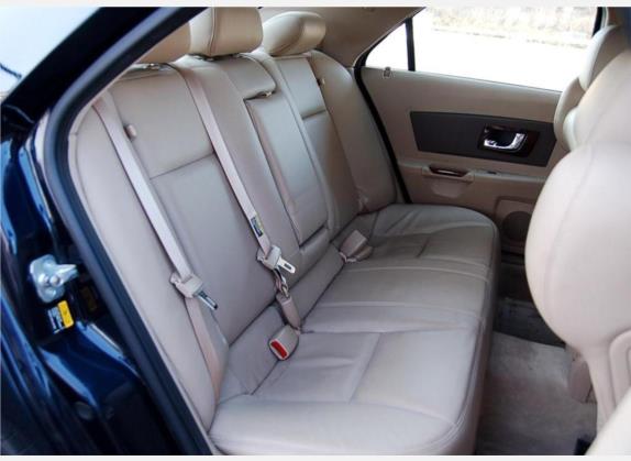 凯迪拉克CTS 2006款 3.6 高性能运动型 车厢座椅   后排空间