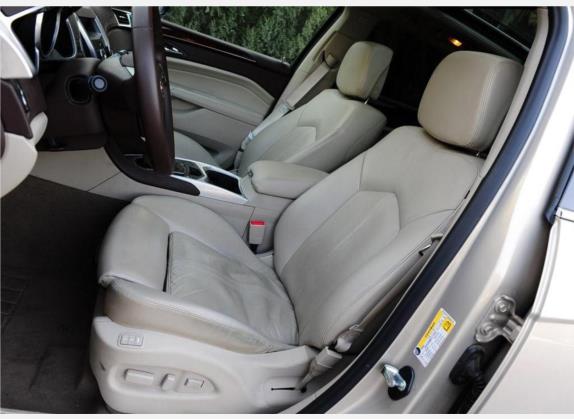 凯迪拉克SRX 2010款 3.0L 旗舰版 车厢座椅   前排空间