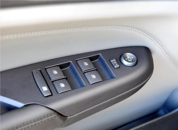 凯迪拉克SRX 2011款 3.0L 旗舰型 车厢座椅   门窗控制