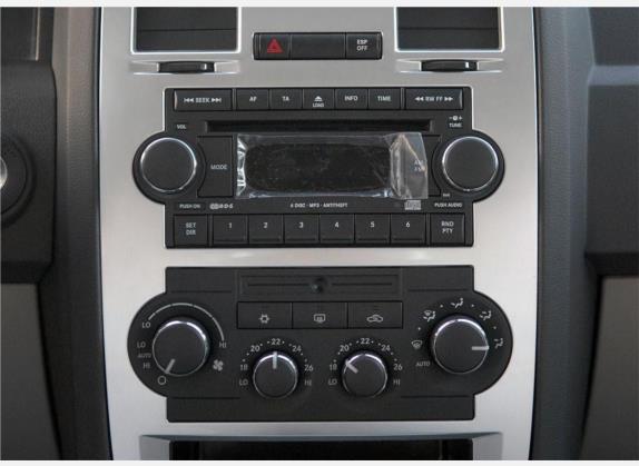 克莱斯勒300C 2006款 2.7L 豪华版 中控类   中控台