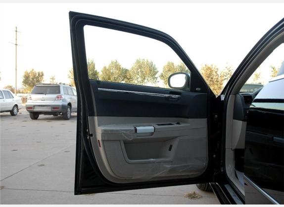 克莱斯勒300C 2006款 2.7L 豪华版 车厢座椅   前门板